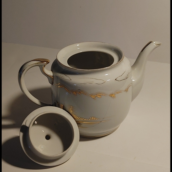 Kutani Teapot and Creamer Hand painted - Picture 4 of 8